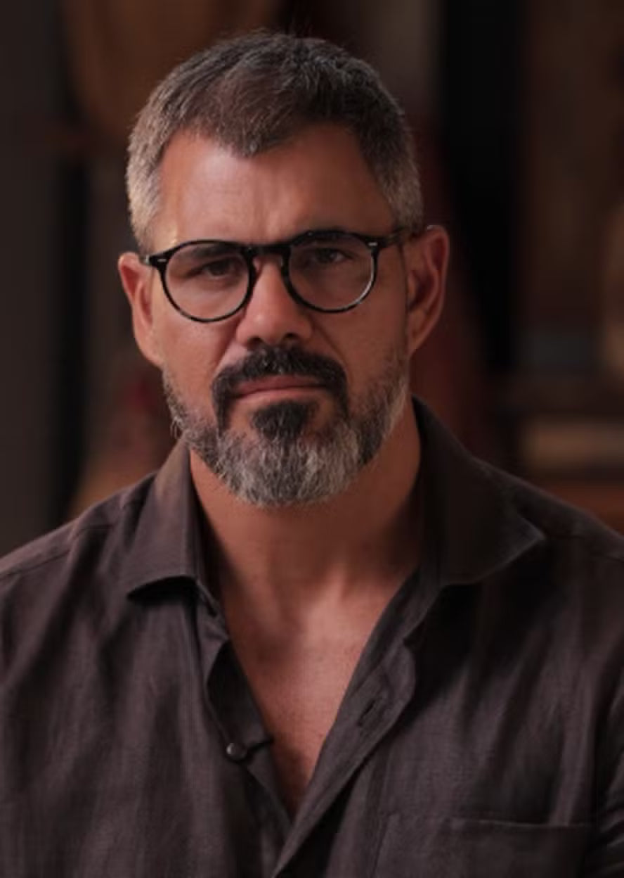 Ator Juliano Cazarré